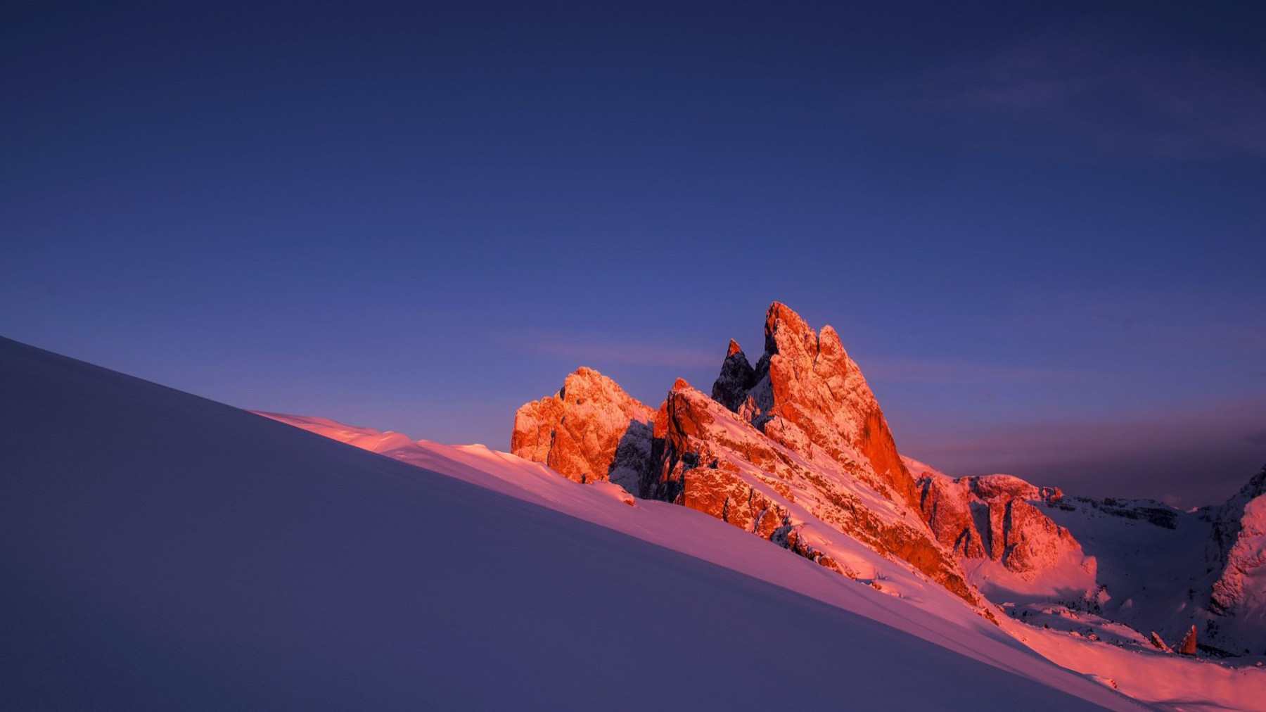 Alpenglow on the Seceda ridge